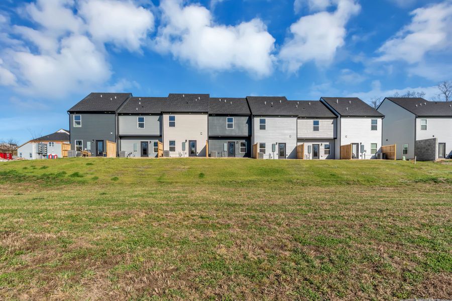 Exterior details and patio area of a home in Oxford Station, Gallatin (Image 20).