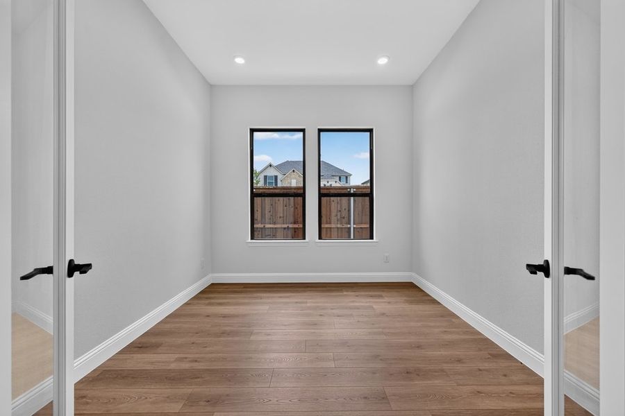 Spacious, unfurnished interior of a new home in Highland Lakes, McKinney (Image 27).