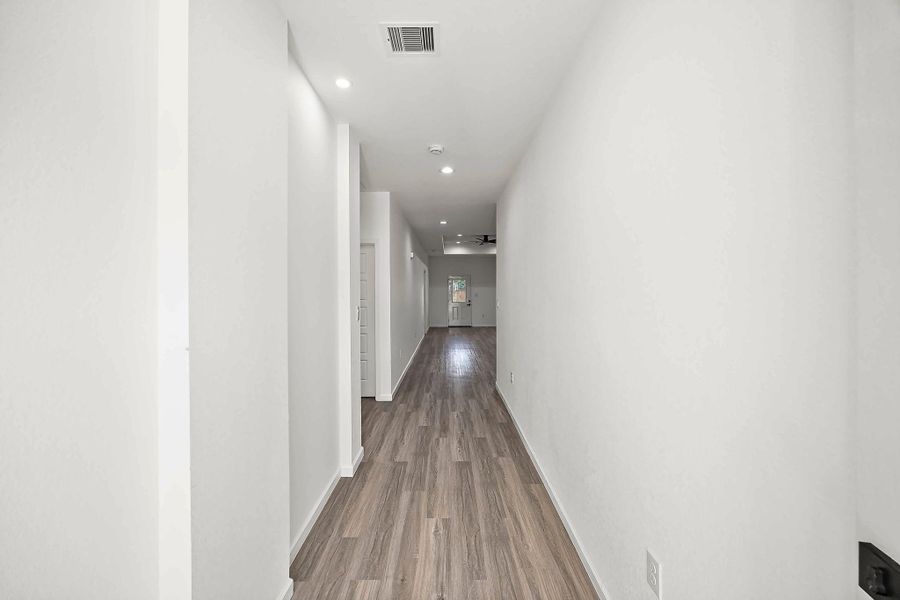 Spacious, unfurnished interior of a new home in , Houston (Image 18).