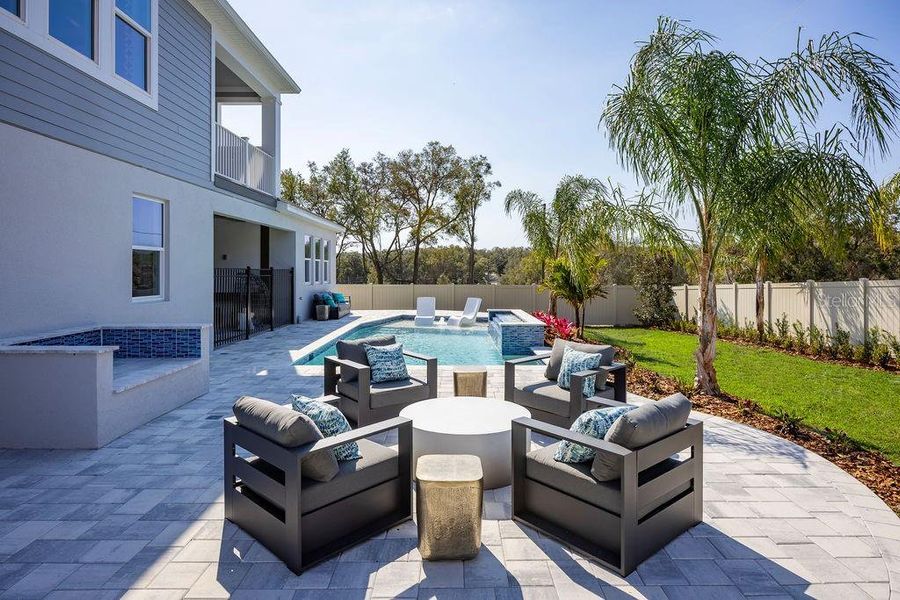 Exterior details and patio area of a home in Wolf Lake Ranch, Apopka (Image 25).