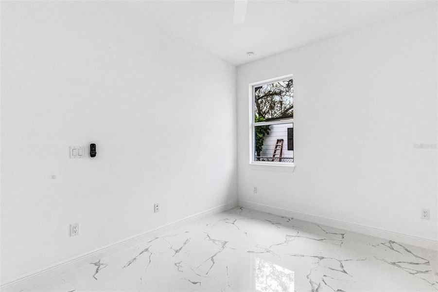 Spacious, unfurnished interior of a new home in , Tampa (Image 39).