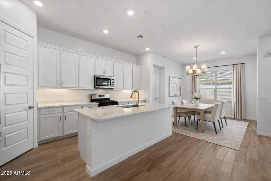 Virtually staged dining