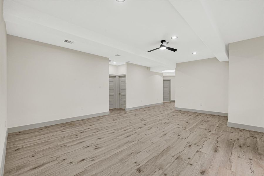 Spacious, unfurnished interior of a new home in , La Marque (Image 20).
