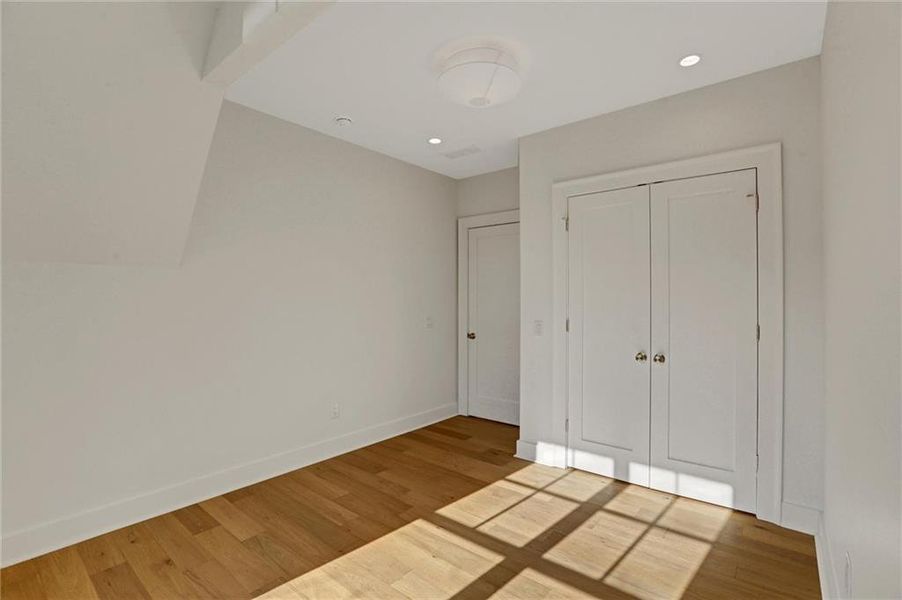 Spacious, unfurnished interior of a new home in , Gainesville (Image 27).