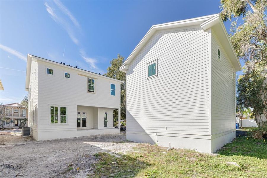Exterior details and patio area of a home in , St. Petersburg (Image 4).