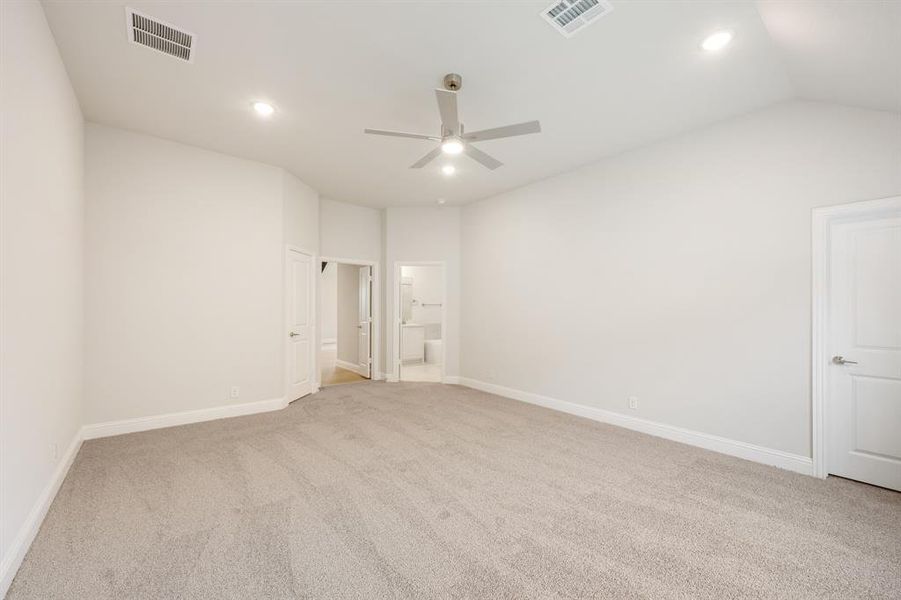 Spacious, unfurnished interior of a new home in Hampton Park, Glenn Heights (Image 25).