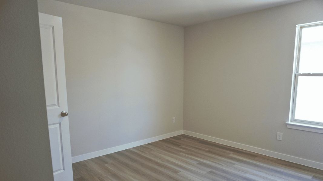 Spacious, unfurnished interior of a new home in London Towne, Corpus Christi (Image 9).