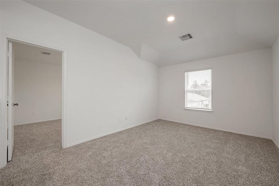 Spacious, unfurnished interior of a new home in Breckenridge Forest, Spring (Image 43).