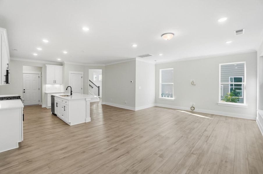 Spacious, unfurnished interior of a new home in Blythe Mill Townhomes, Waxhaw (Image 18).