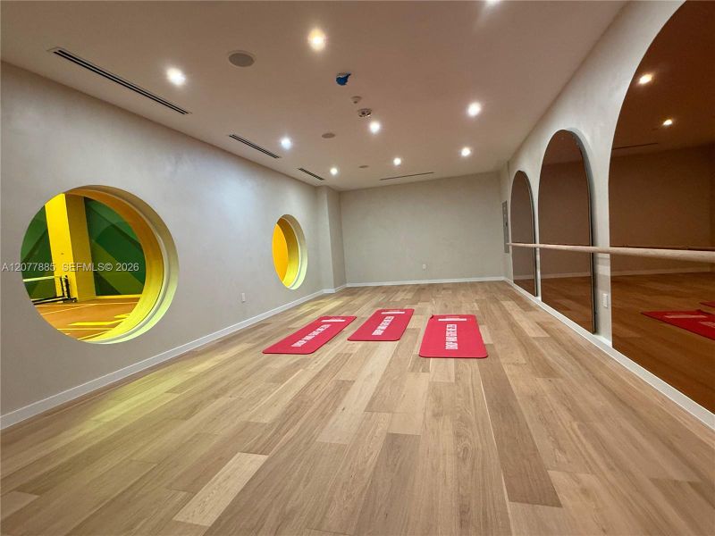 Spacious, unfurnished interior of a new home in , Miami (Image 14).