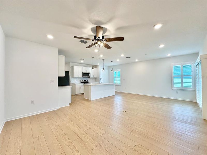 Spacious, unfurnished interior of a new home in , Ocala (Image 13).