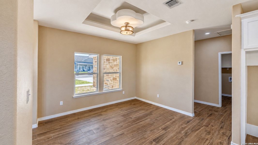 Spacious, unfurnished interior of a new home in , Uvalde (Image 18).