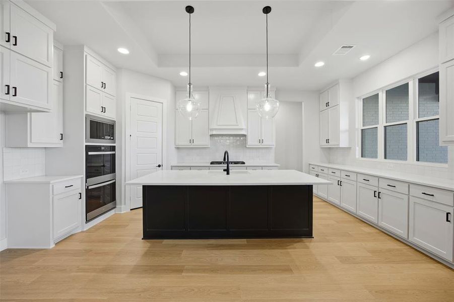 Furnished interior view inside a new home in Waterfall Ranch - 1 Acre Lots, Waxahachie (Image 3). Furnished interior view inside a new home in Waterfall Ranch - 1 Acre Lots, Waxahachie (Image 3).