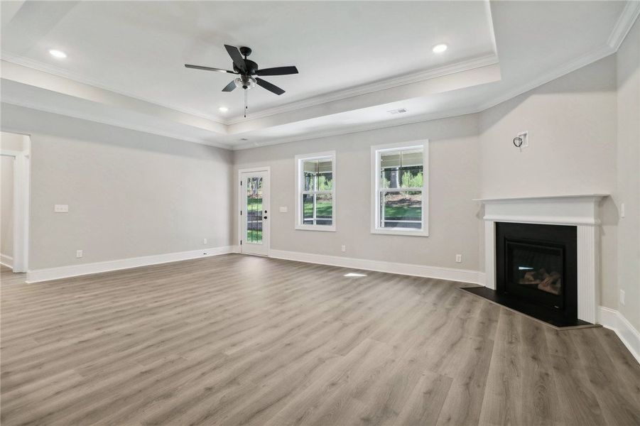 Spacious, unfurnished interior of a new home in Cross Creek Golf Club, Seneca (Image 13).