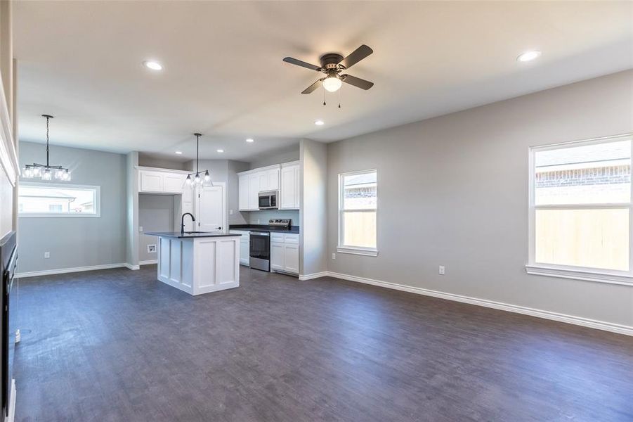 Spacious, unfurnished interior of a new home in , Abilene (Image 13).
