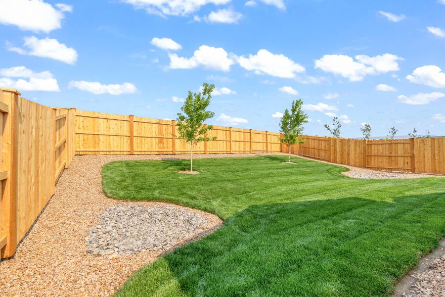 Exterior details and patio area of a home in IronHorse, Prineville (Image 27).