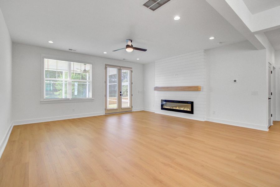 Spacious, unfurnished interior of a new home in , Summerville (Image 15).