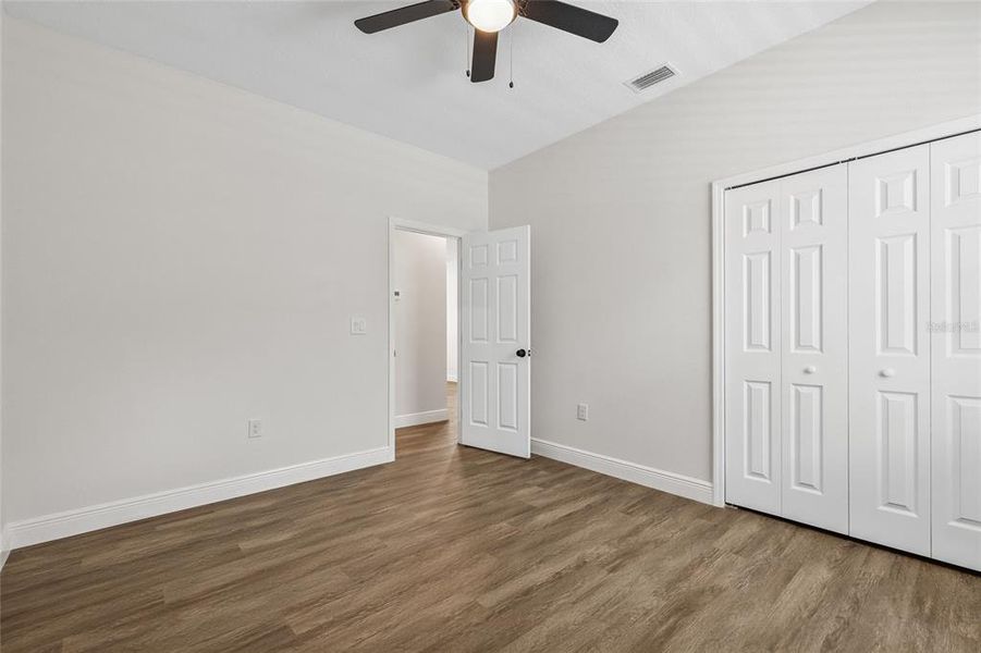 Spacious, unfurnished interior of a new home in , Tampa (Image 31).