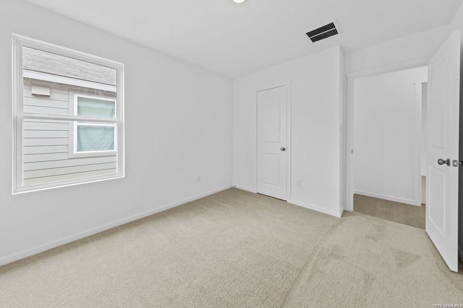 Spacious, unfurnished interior of a new home in Spring Grove, St. Hedwig (Image 13).