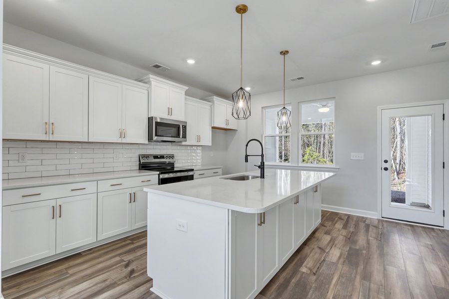 Furnished interior view inside a new home in Bally Castle, Murrells Inlet (Image 7).