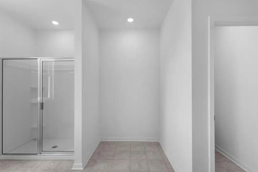 Spacious, unfurnished interior of a new home in Heritage River, Euharlee (Image 22).