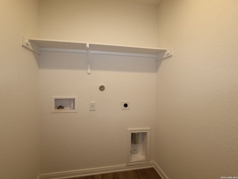 Spacious, unfurnished interior of a new home in Agave, San Antonio (Image 23).