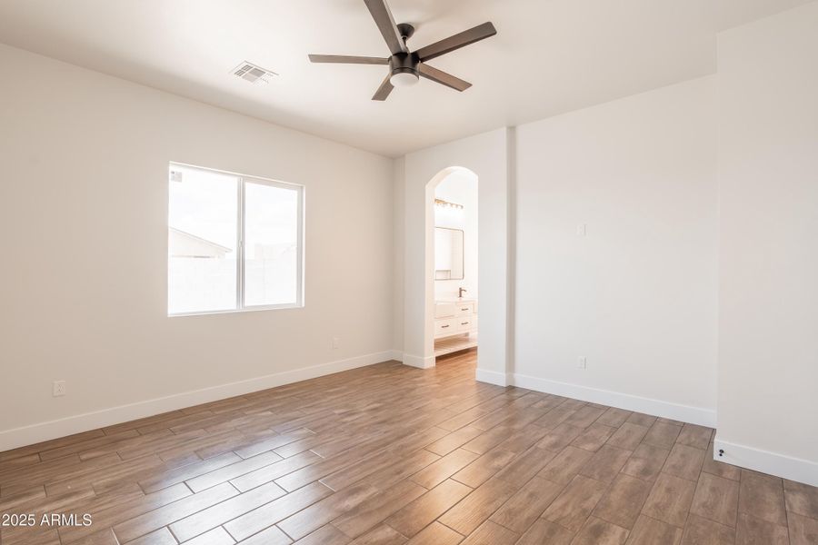 Master Bedroom (2) Master Bedroom (2)