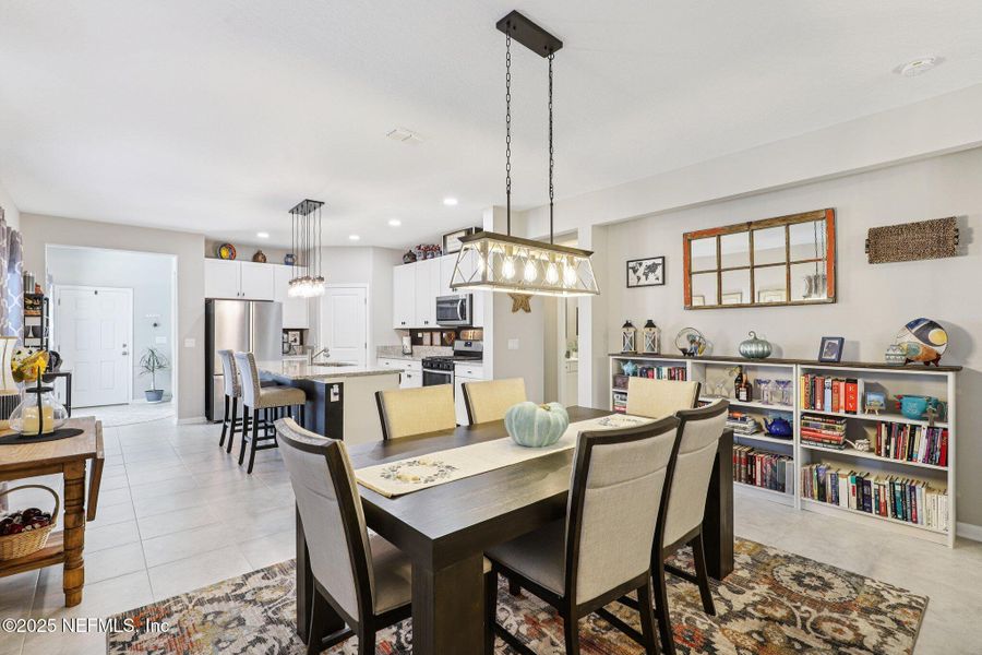 Furnished interior view inside a new home in Tributary, Yulee (Image 23). Furnished interior view inside a new home in Tributary, Yulee (Image 23).