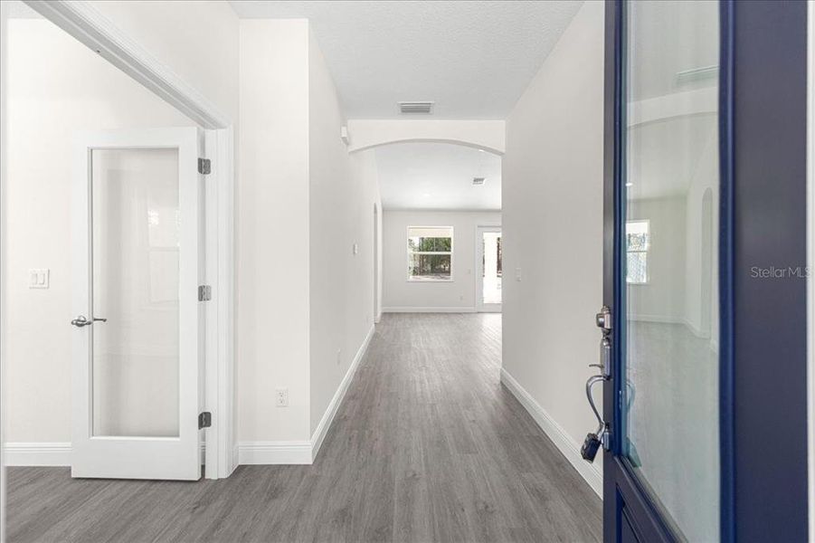 Spacious, unfurnished interior of a new home in , Dunnellon (Image 23).