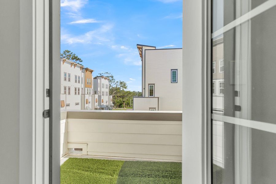 Exterior details and patio area of a home in , North Charleston (Image 4).