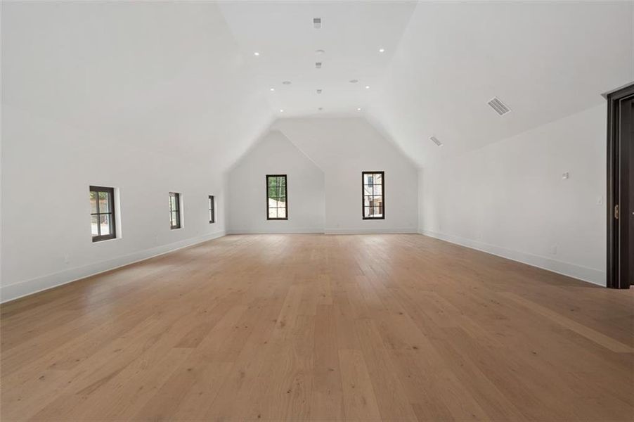 Spacious, unfurnished interior of a new home in , Alpharetta (Image 21).