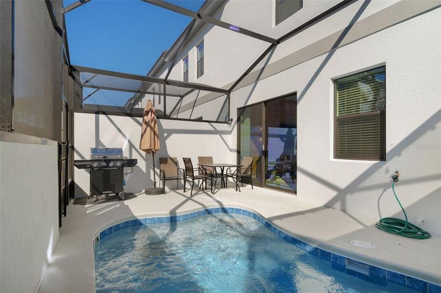 Exterior details and patio area of a home in , Orlando (Image 22).