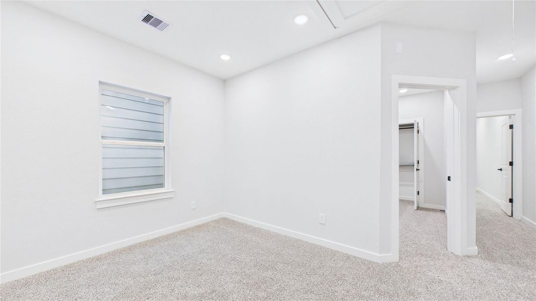 Spacious, unfurnished interior of a new home in , Houston (Image 38).