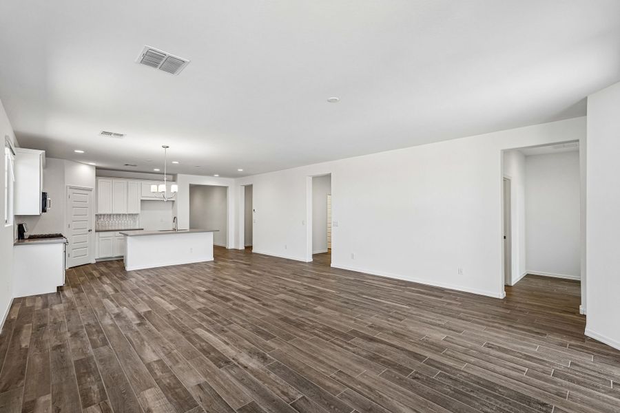 Spacious, unfurnished interior of a new home in Hawes Crossing, Mesa (Image 19).
