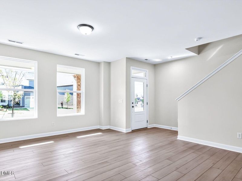 006-1280x960-living-room