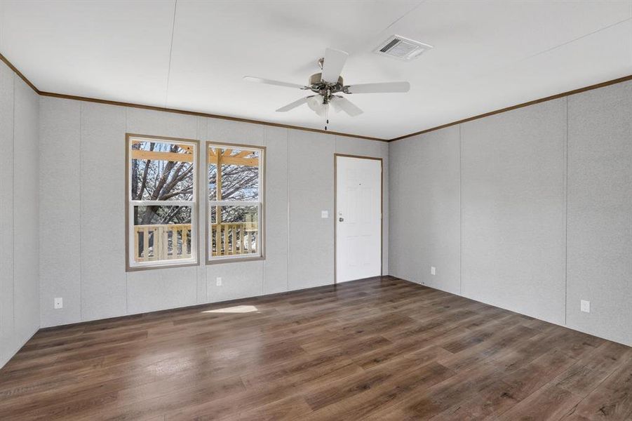 Spacious, unfurnished interior of a new home in , Aurora (Image 10).