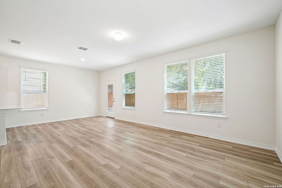 Spacious, unfurnished interior of a new home in Nagel Crossing, San Antonio (Image 15).