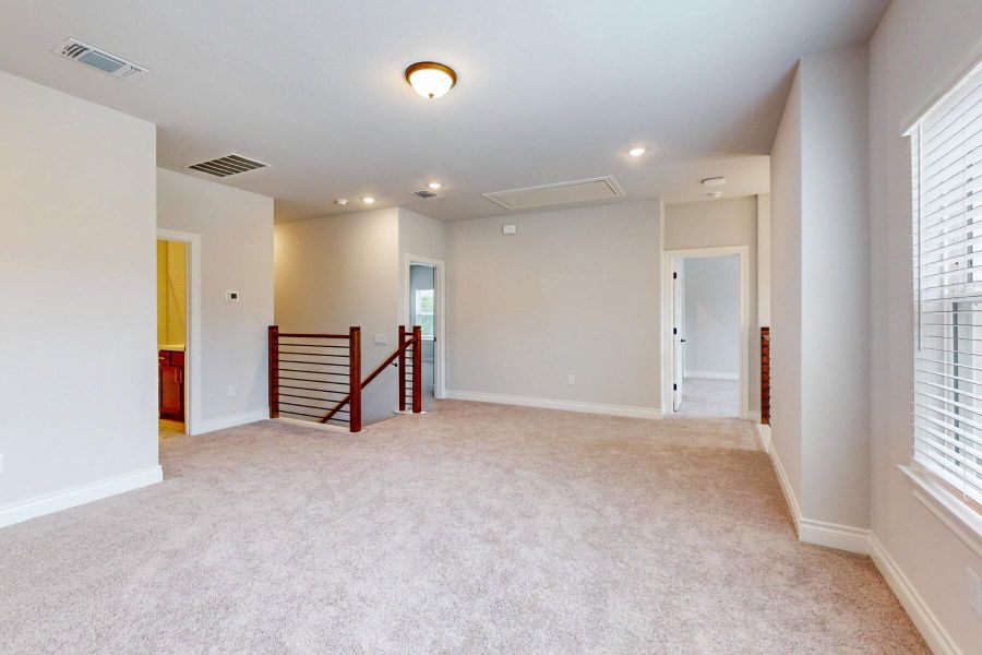 Spacious, unfurnished interior of a new home in Edgewood, Leander (Image 12).