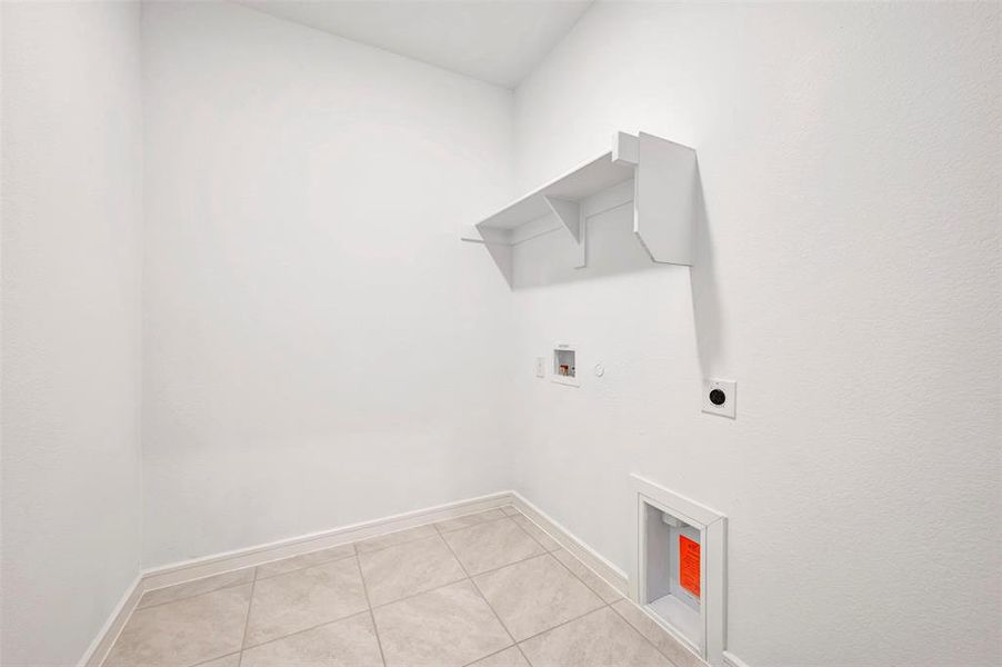 Spacious, unfurnished interior of a new home in Rolling Ridge, Van Alstyne (Image 27).