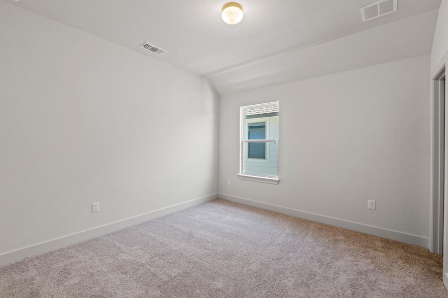Spacious, unfurnished interior of a new home in Parmer Ranch, Georgetown (Image 28).