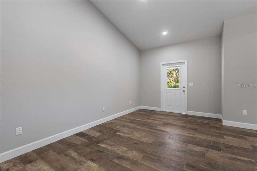 Spacious, unfurnished interior of a new home in , Chiefland (Image 45).