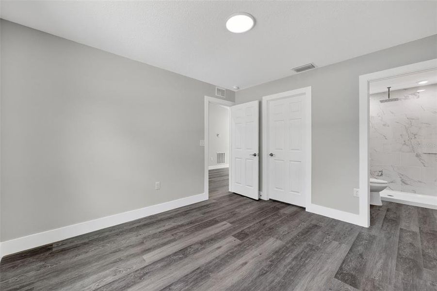 Spacious, unfurnished interior of a new home in , Dunnellon (Image 36).