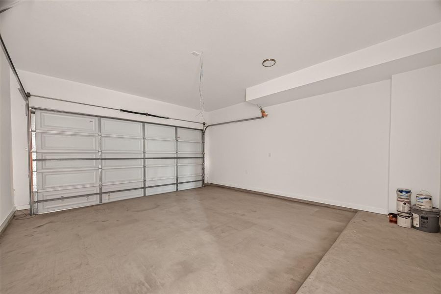 Spacious, unfurnished interior of a new home in , Houston (Image 24).