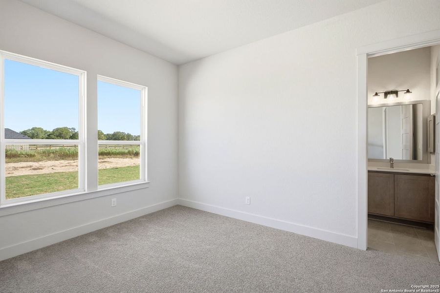 Spacious, unfurnished interior of a new home in Pradera Ridge, Floresville (Image 19).