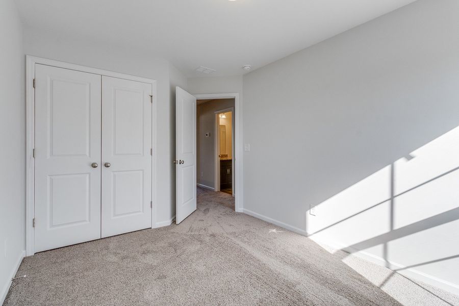 Spacious, unfurnished interior of a new home in Astoria, Columbia (Image 25).