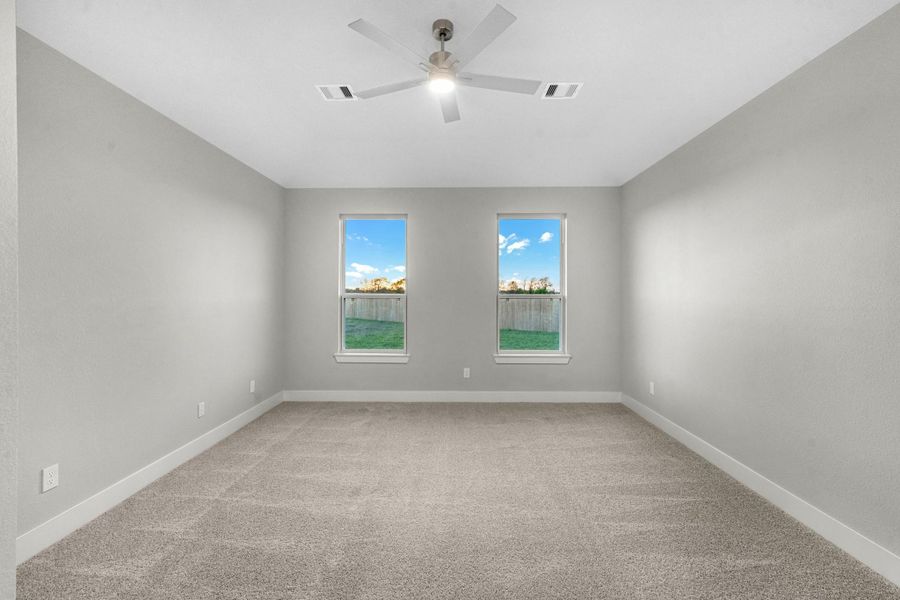 Spacious, unfurnished interior of a new home in Briarwood Crossing, Rosenberg (Image 29).