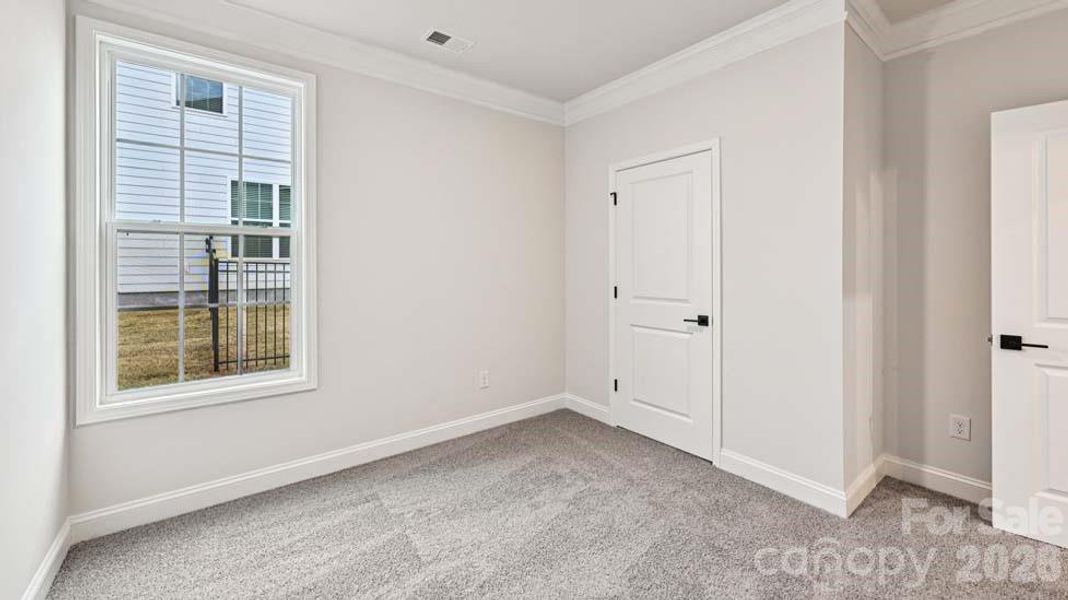 Spacious, unfurnished interior of a new home in Sylvan Creek, Denver (Image 33).
