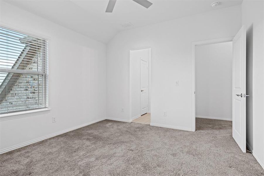 Spacious, unfurnished interior of a new home in Fox Hollow, Forney (Image 20).