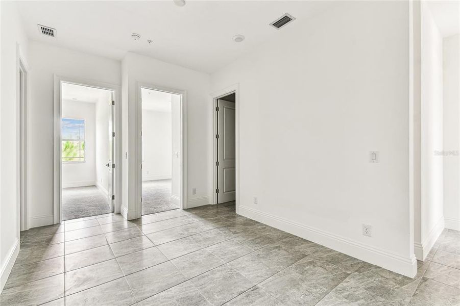 Spacious, unfurnished interior of a new home in , Lakewood Ranch (Image 28).