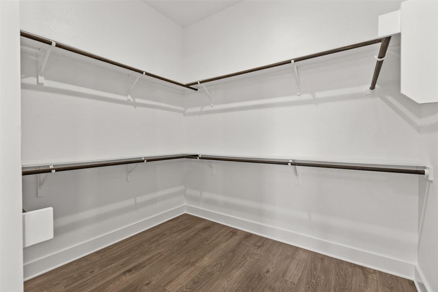 Spacious, unfurnished interior of a new home in , Dale (Image 17).